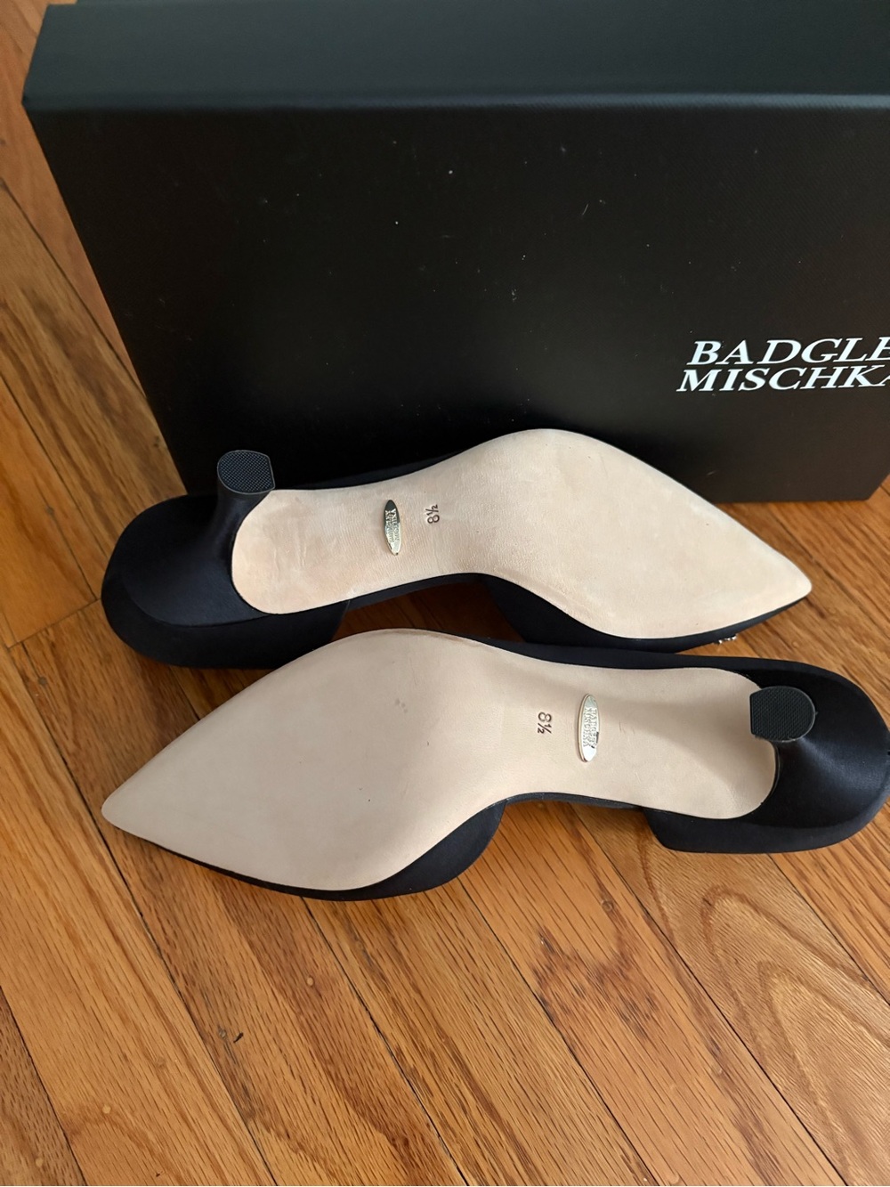 NWT Badgley Mischka Black Satin Pointed Toe Pumps with Crystal Buckle - Picture 4 of 8